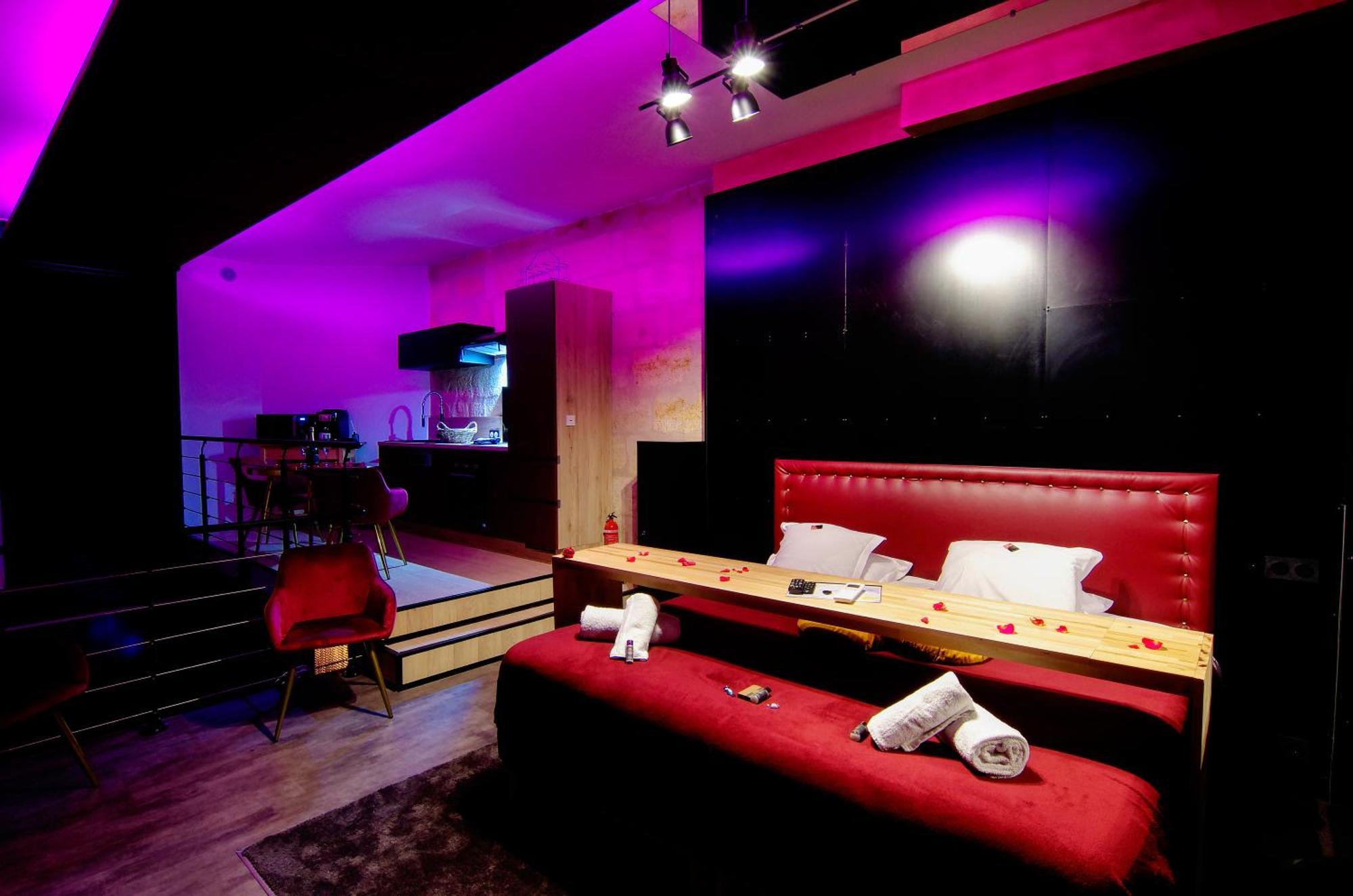 Mieuxqualhotel Jacuzzi Privatif Love Room Bordeaux Exterior photo